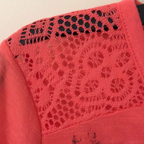 FREE WITH ANY PURCHASE Coral Shark Bite Graphic Butterfly T Shirt M - Picture 2 of 11